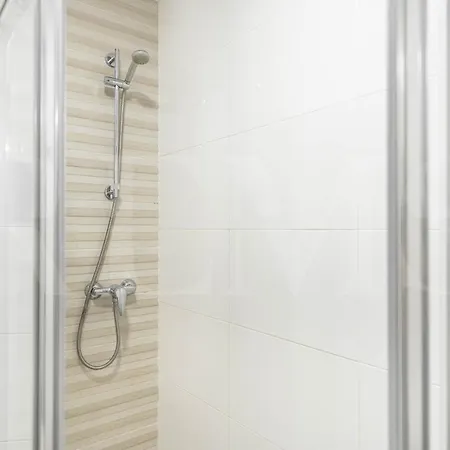 Serene & Spacious - Center By Rems Apartamento